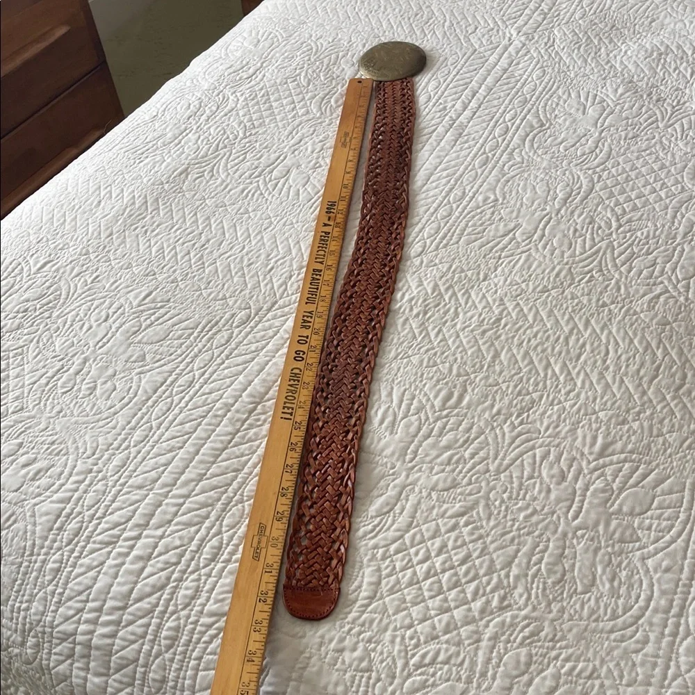 Vintage belt in brown with brass buckle No label